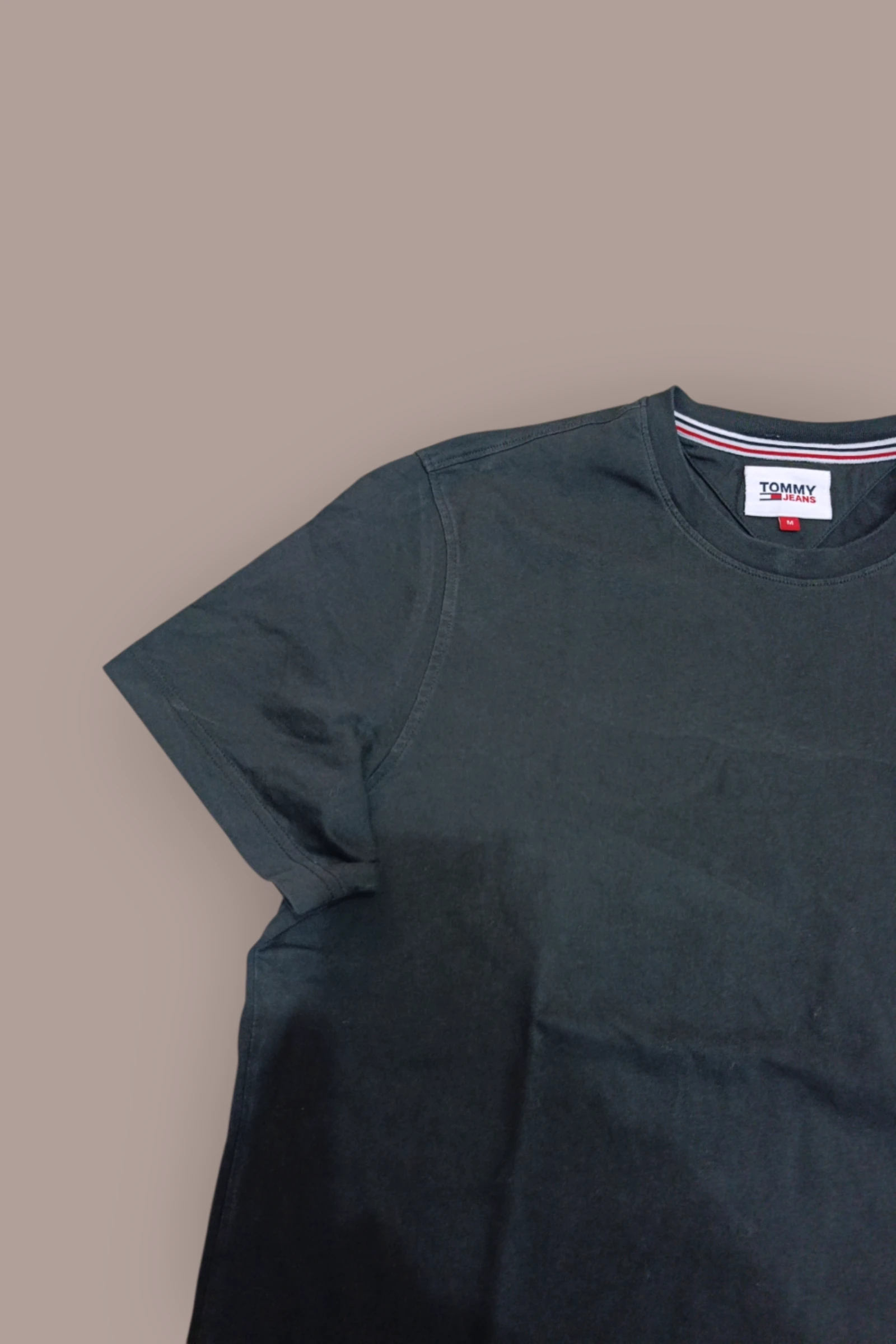 | Camiseta Tommy Jeans Homem | Cor Preta | 100% Algodão | Tamanho M | – photo 3